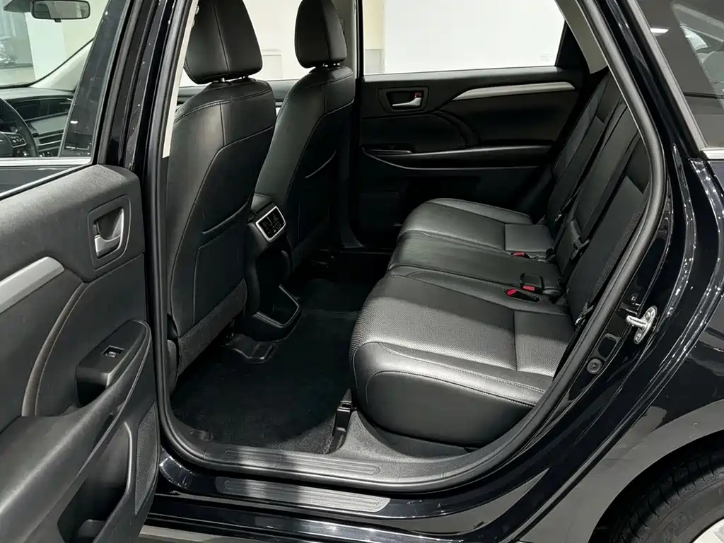 Toyota Highlander — миниатюра 3