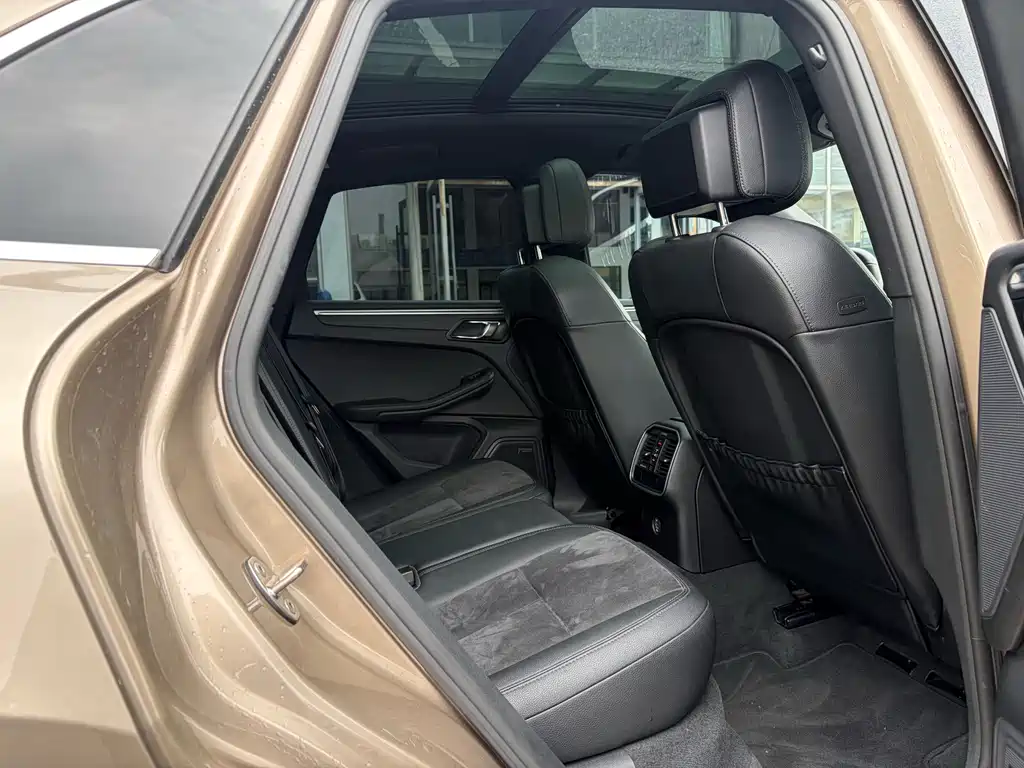 Porsche Macan — миниатюра 7