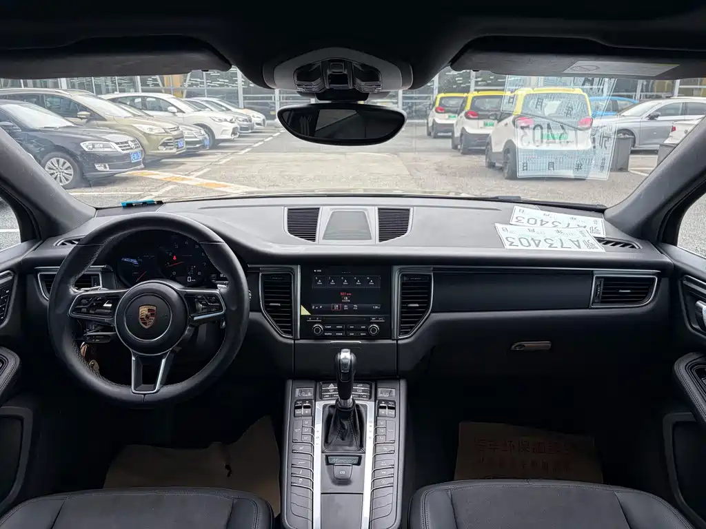 Porsche Macan — миниатюра 3