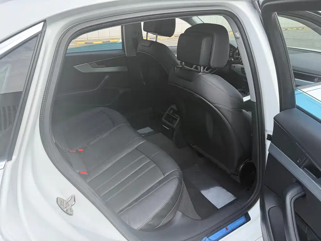 Audi A4L — миниатюра 7