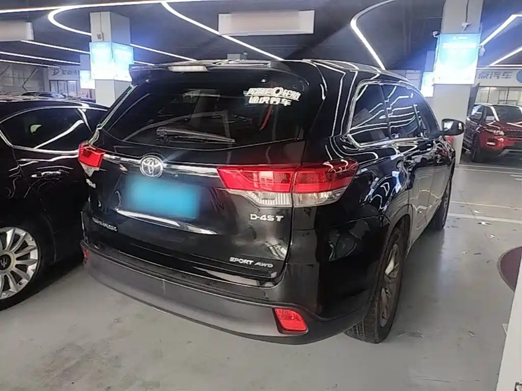 Toyota Highlander 2021 2.0T Luxury 7 мест