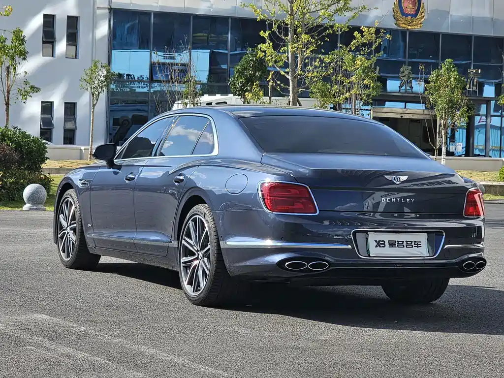 Bentley Flying Spur PHEV — миниатюра 13