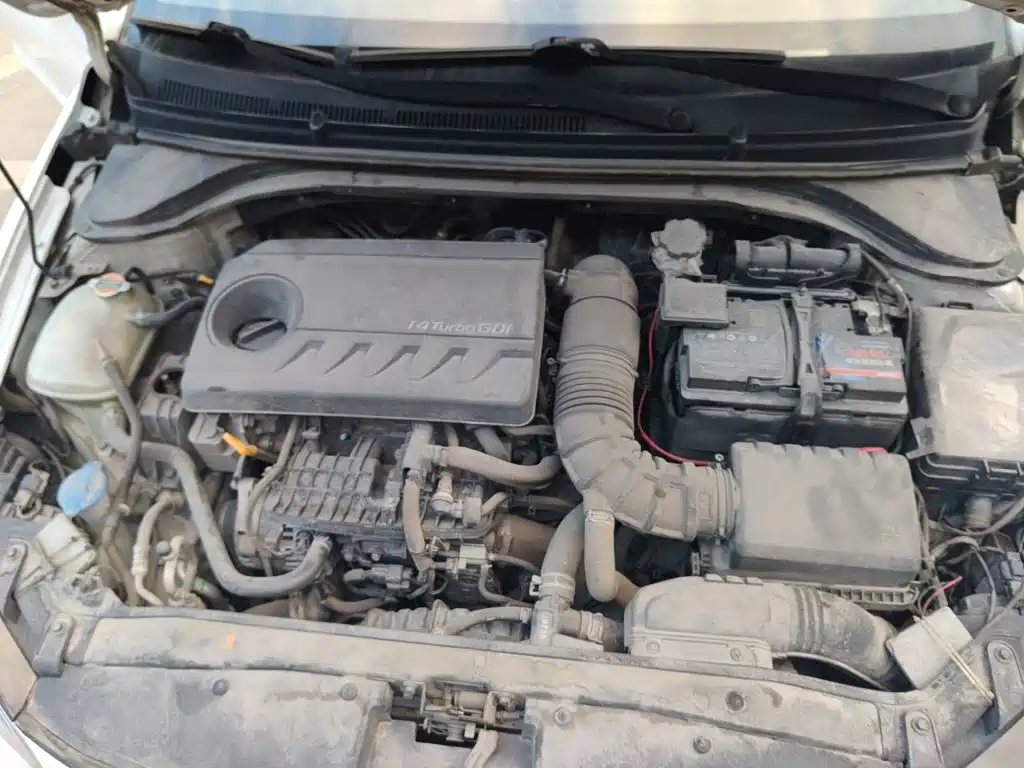 Hyundai Elantra — миниатюра 11