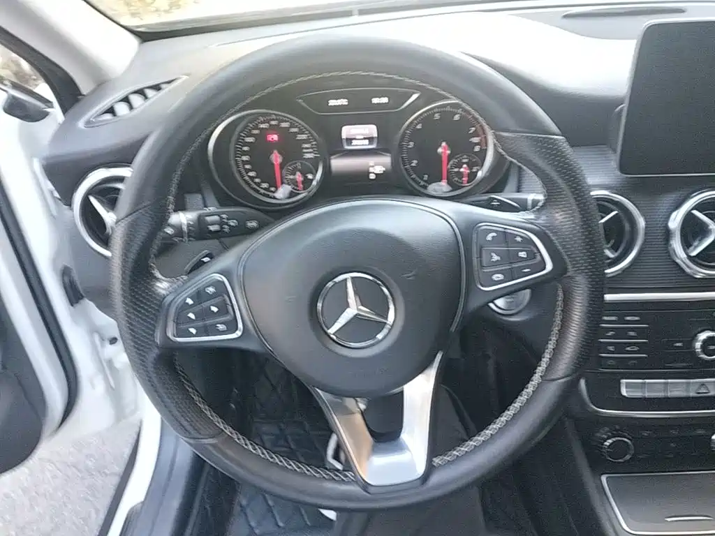 Mercedes-Benz GLA — миниатюра 11