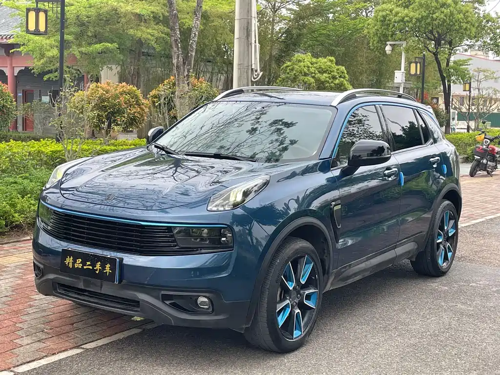 Купить Lynk & Co 01