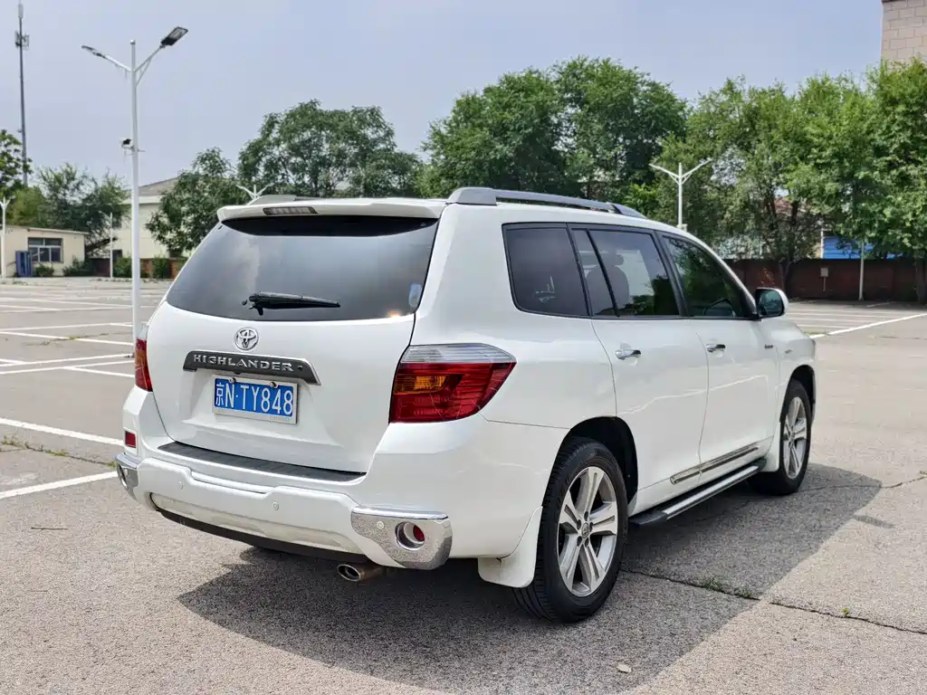 Toyota Highlander 2011 2.7L 7 мест Luxury