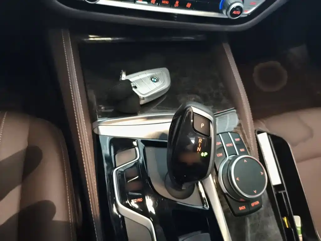 BMW 5 Series — миниатюра 7