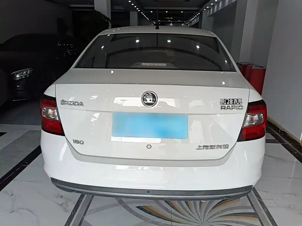 Skoda Rapid — миниатюра 6