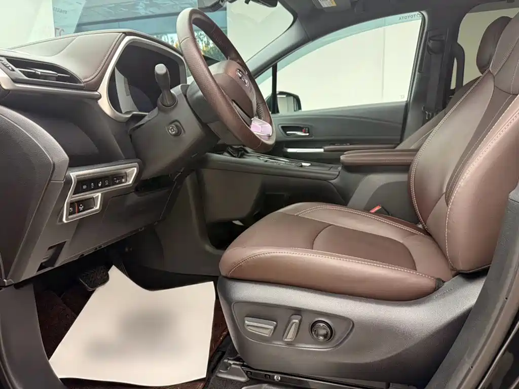 Toyota Granvia — миниатюра 17