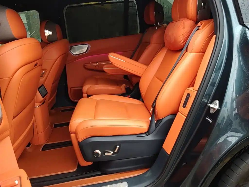 Lynk & Co 900 — миниатюра 17