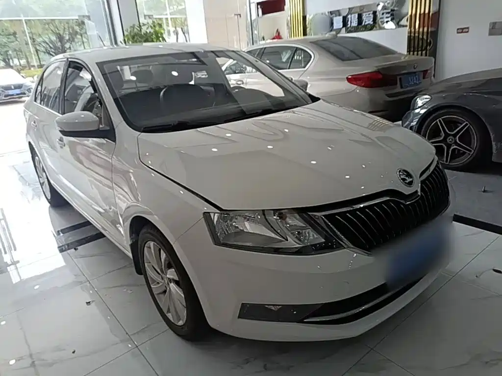 Skoda Rapid — миниатюра 4
