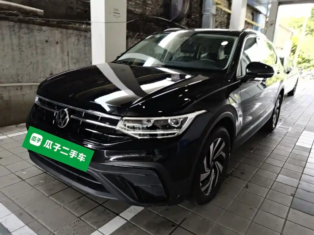 途观L 2025款 出众款 300TSI 自动两驱龙腾版 2026