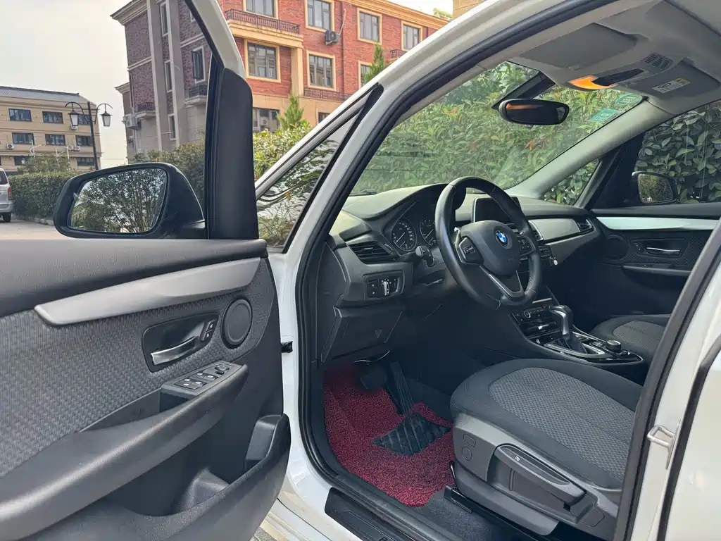 BMW 2 Series Active Tourer — миниатюра 3