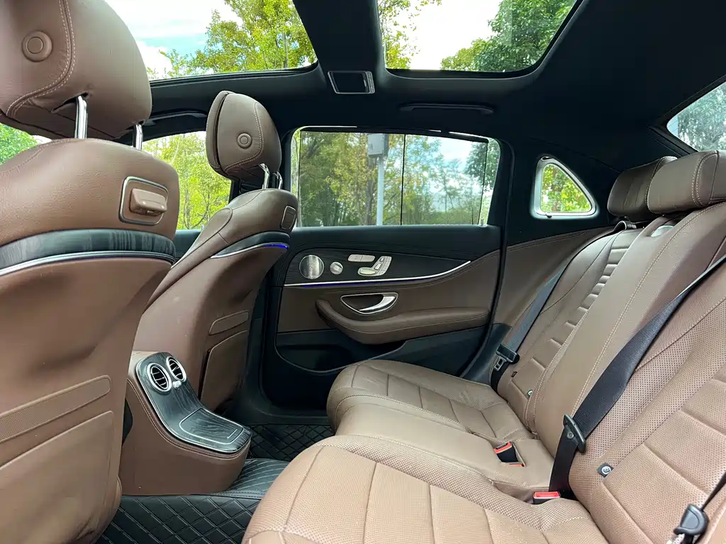 Mercedes-Benz E-Class — миниатюра 5