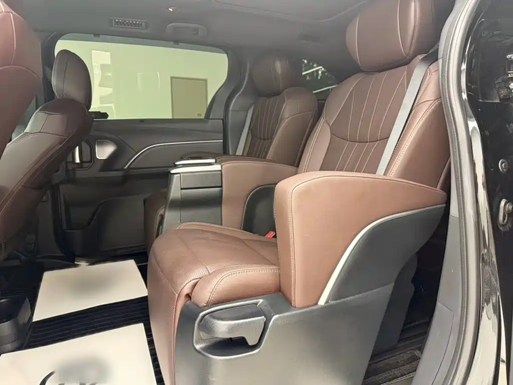 Toyota Granvia — миниатюра 19