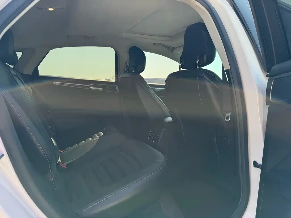 Ford Mondeo — миниатюра 9