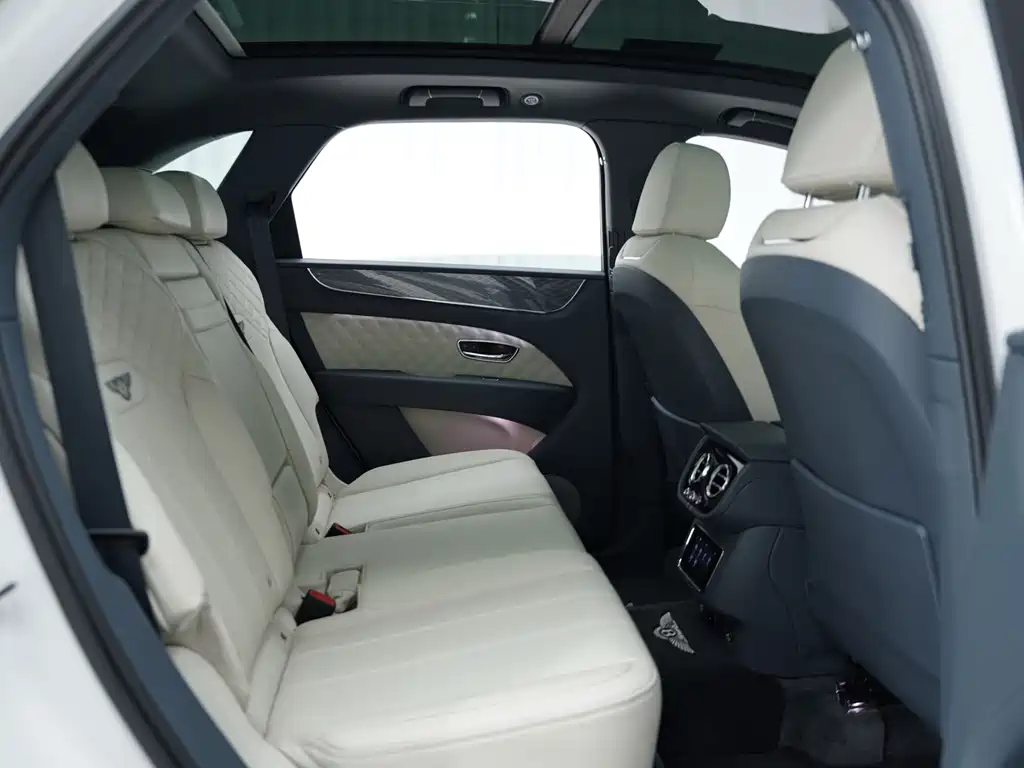 Bentley Bentayga — миниатюра 12