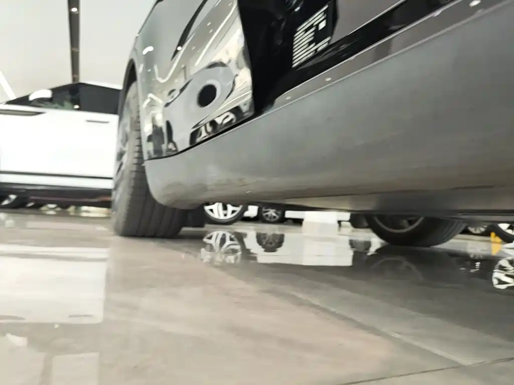 Tesla Model Y — миниатюра 21