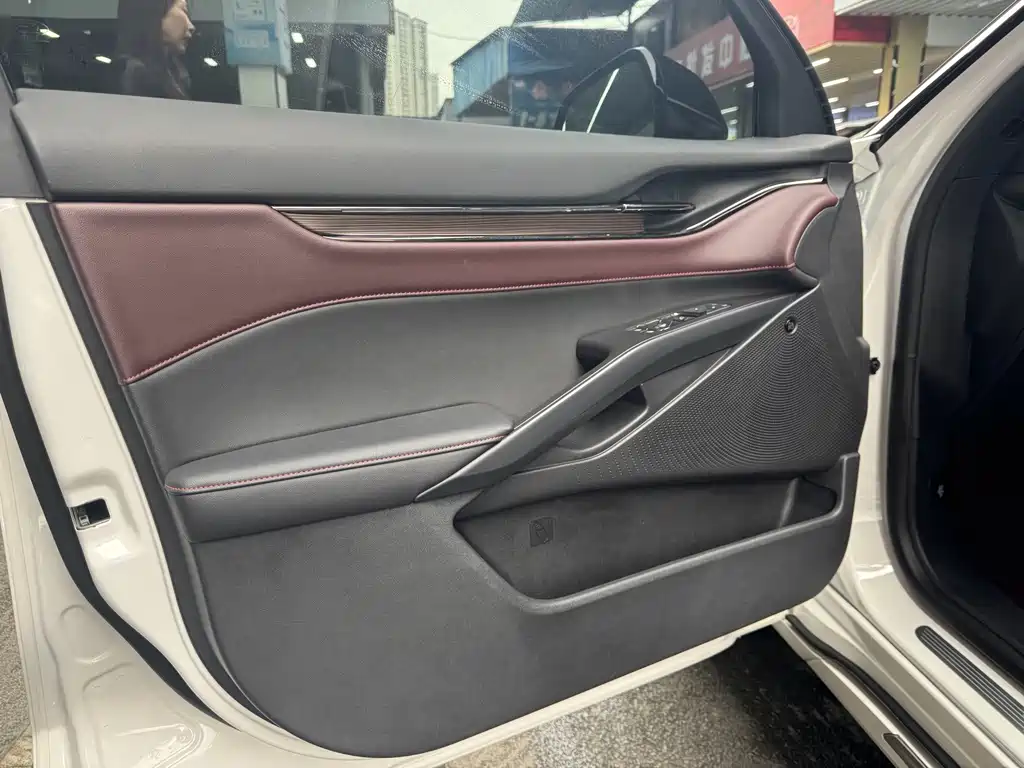 Ford Mondeo — миниатюра 7
