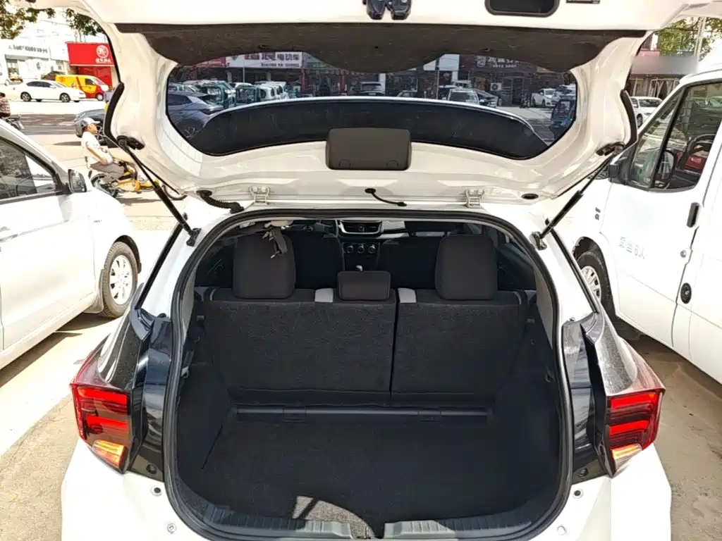 Toyota Yaris L — миниатюра 19