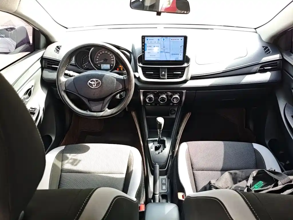 Toyota Yaris L — миниатюра 10