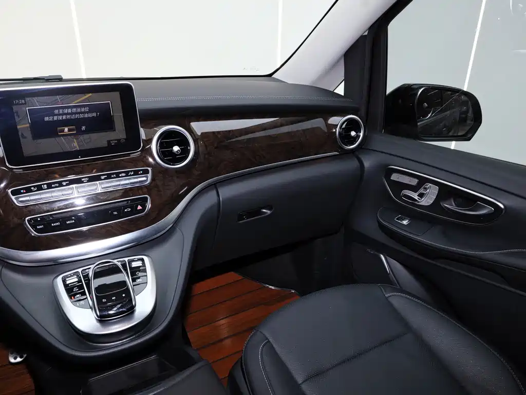 MERCEDES-BENZ V CLASS