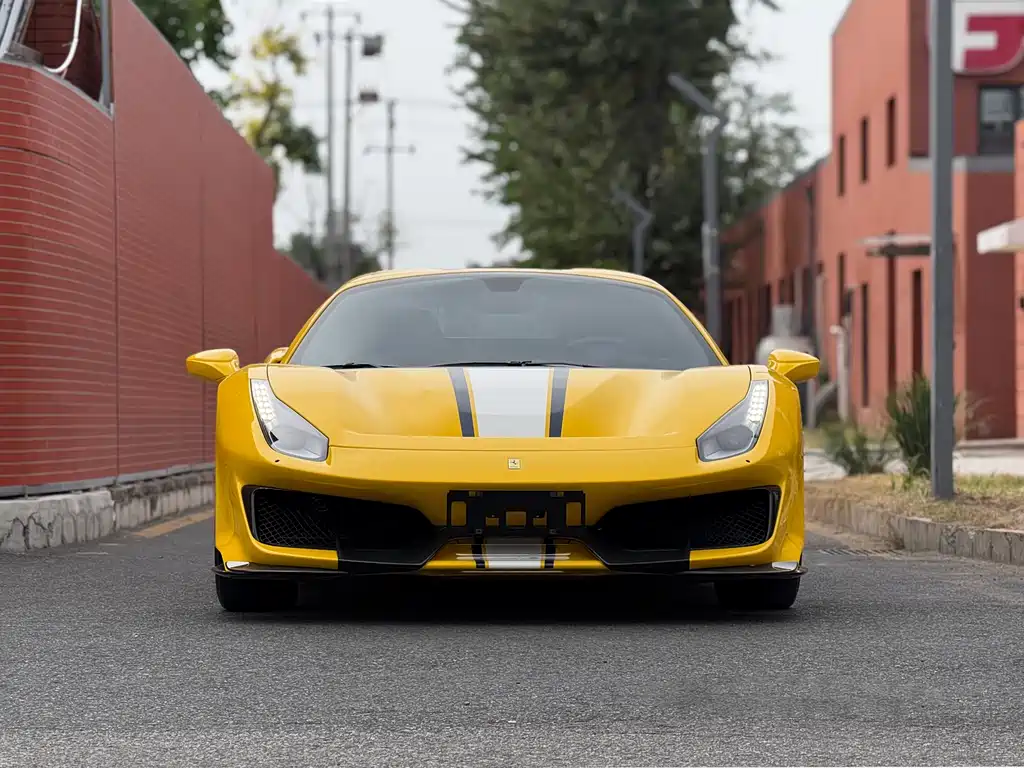 FERRARI 488