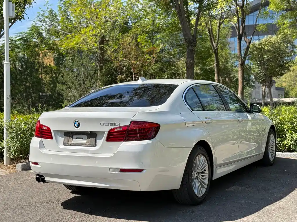 BMW 5 Series — миниатюра 16