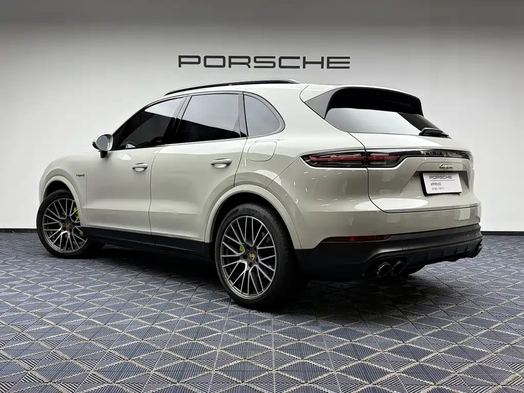 Porsche Cayenne Hybrid — миниатюра 7