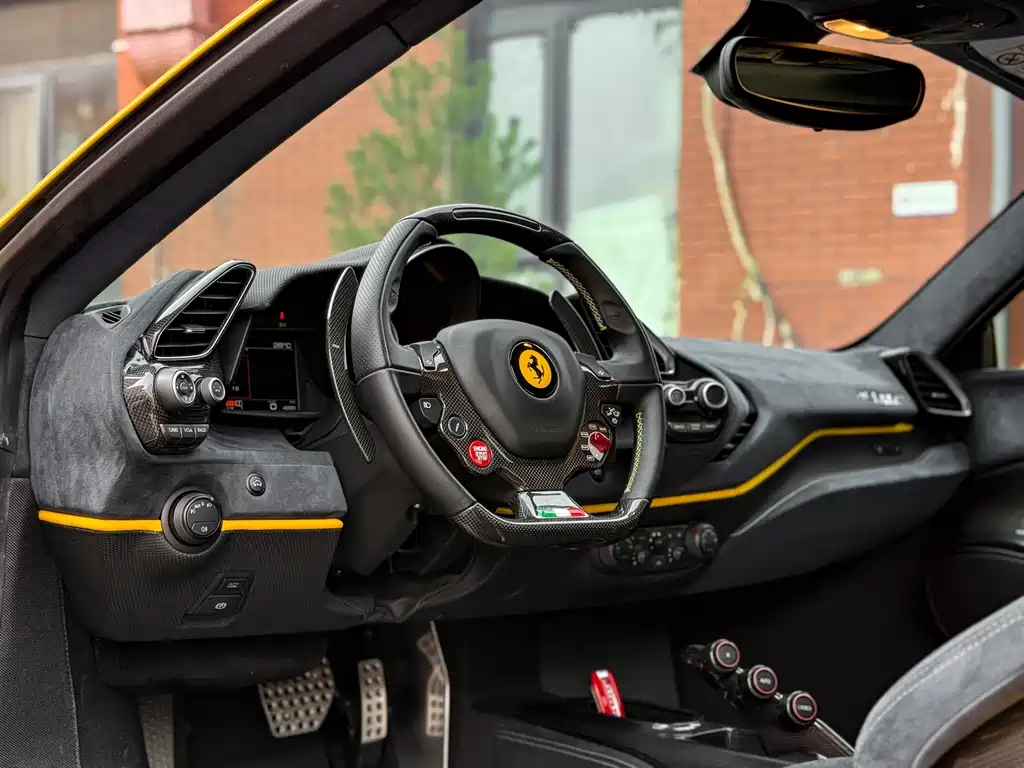 FERRARI 488
