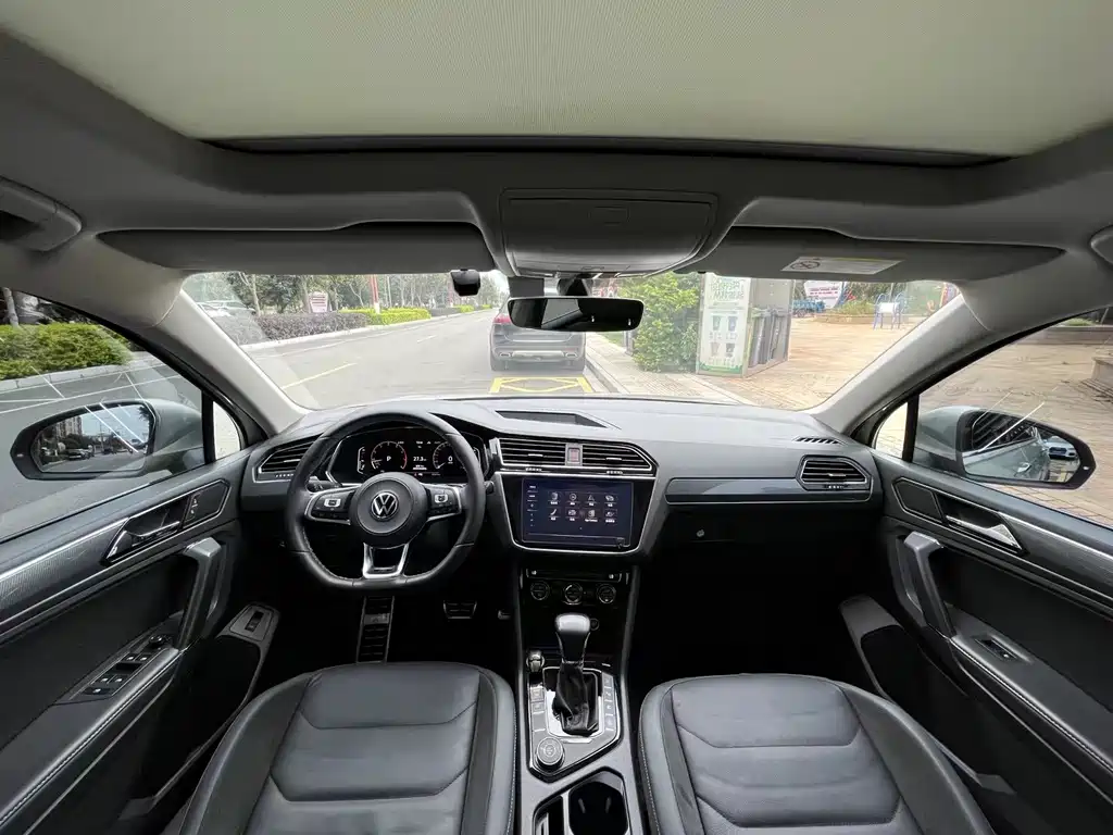Volkswagen Tiguan L L 2021 330TSI AT R-Line Flagship