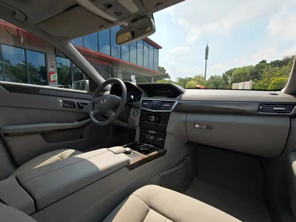 Mercedes-Benz E-Class (Import) — миниатюра 13