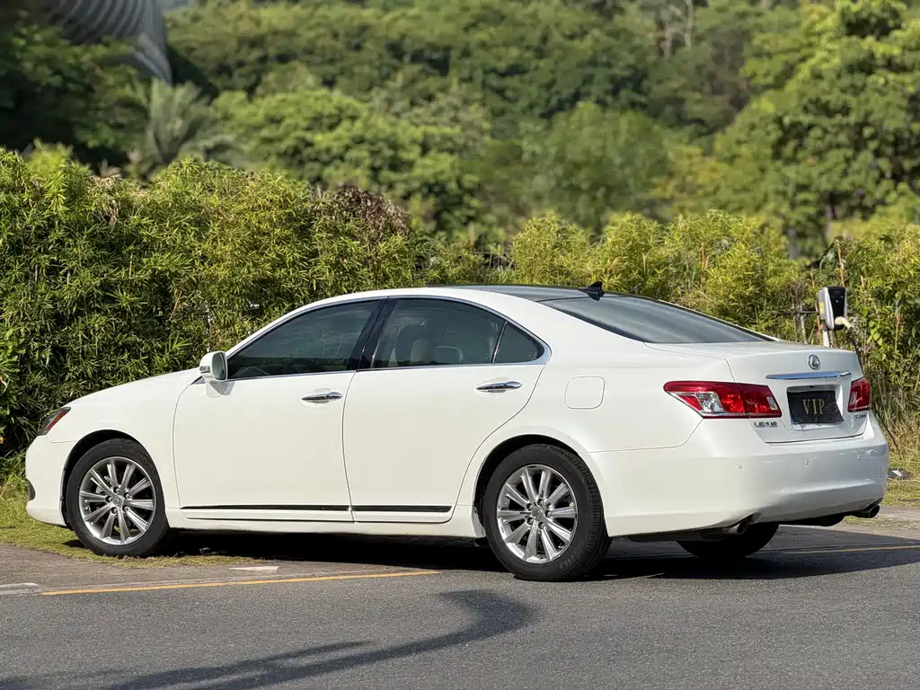 Lexus ES — миниатюра 12