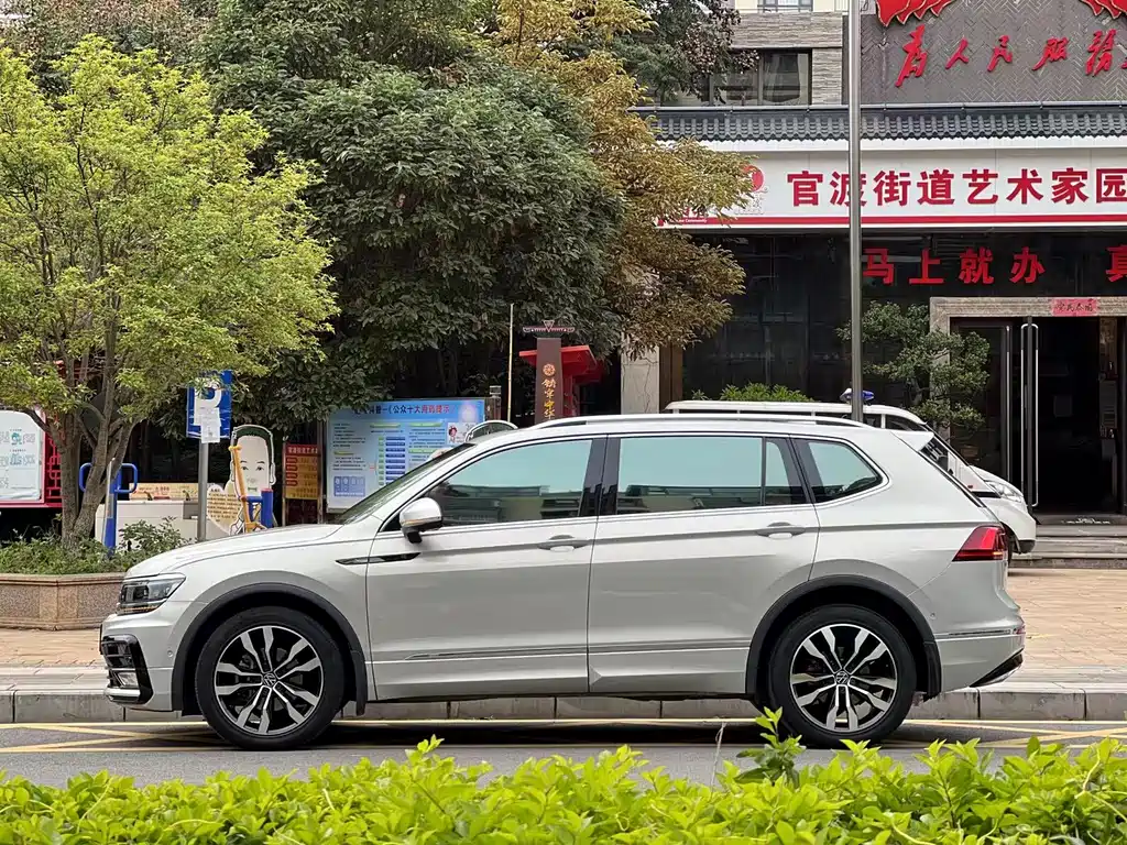 Volkswagen Tiguan L L 2021 330TSI AT R-Line Flagship