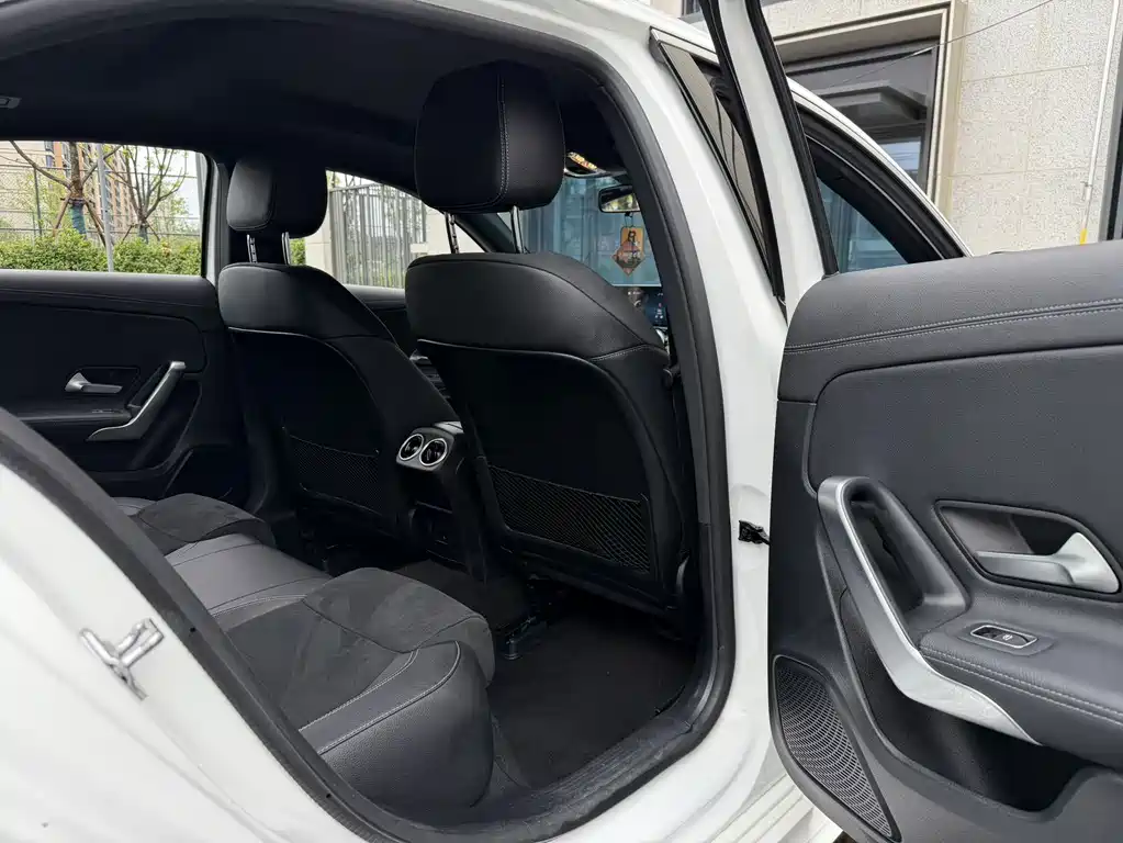 Mercedes-Benz A-Class — миниатюра 8