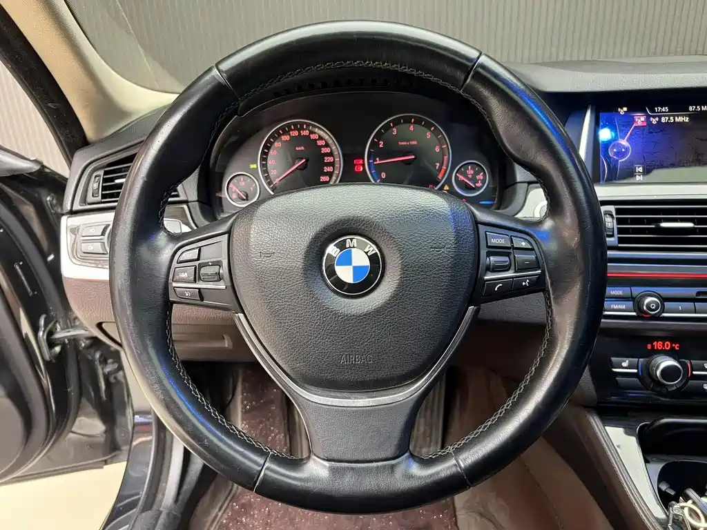 BMW 5 Series — миниатюра 6