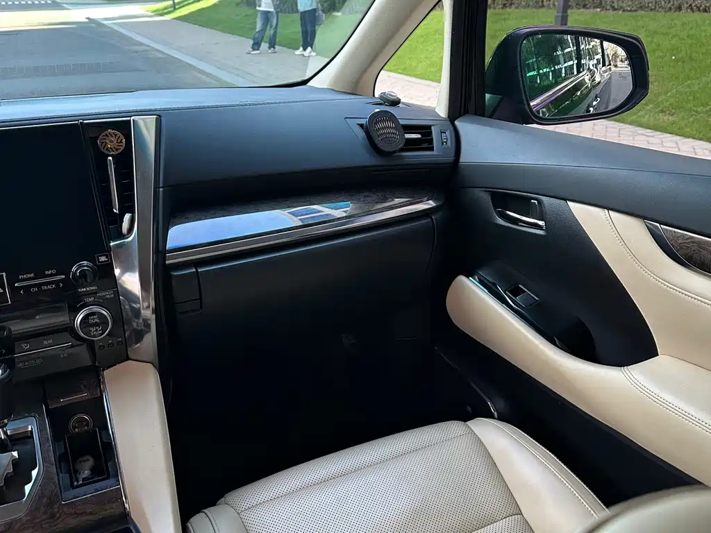 Toyota Alphard 2021 — фото 20