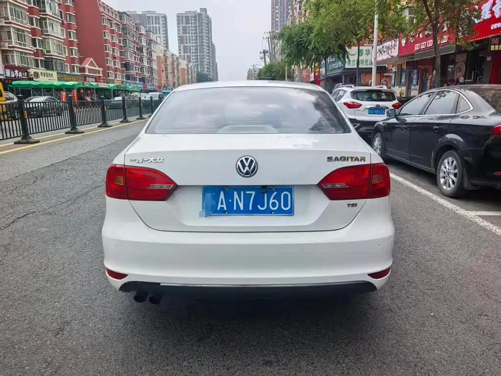 Volkswagen Sagitar 2014 1.4TSI AT Luxury