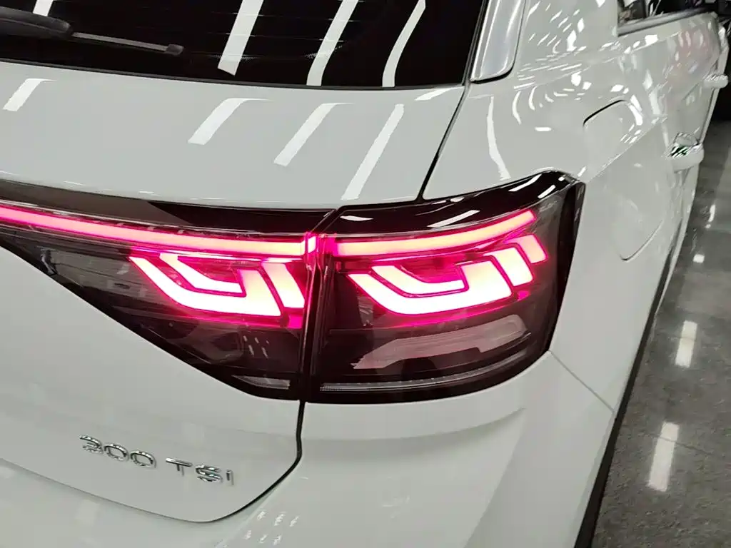 Volkswagen T-Roc — миниатюра 8