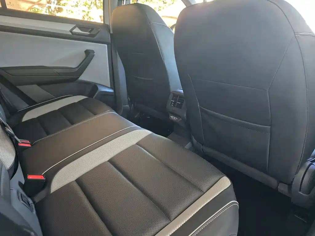Volkswagen T-Roc — миниатюра 15