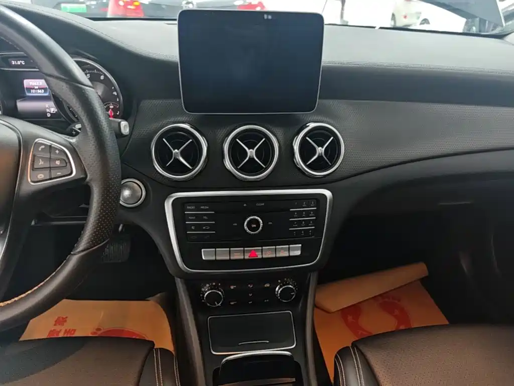 Mercedes-Benz GLA — миниатюра 13