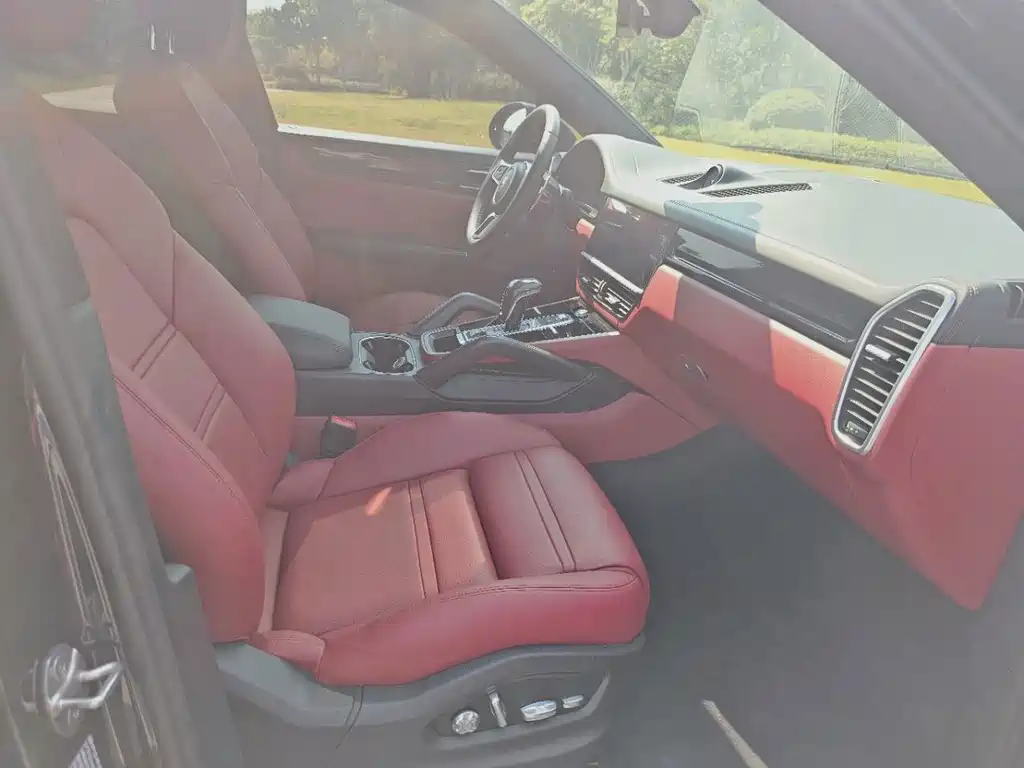 Porsche Cayenne — миниатюра 12