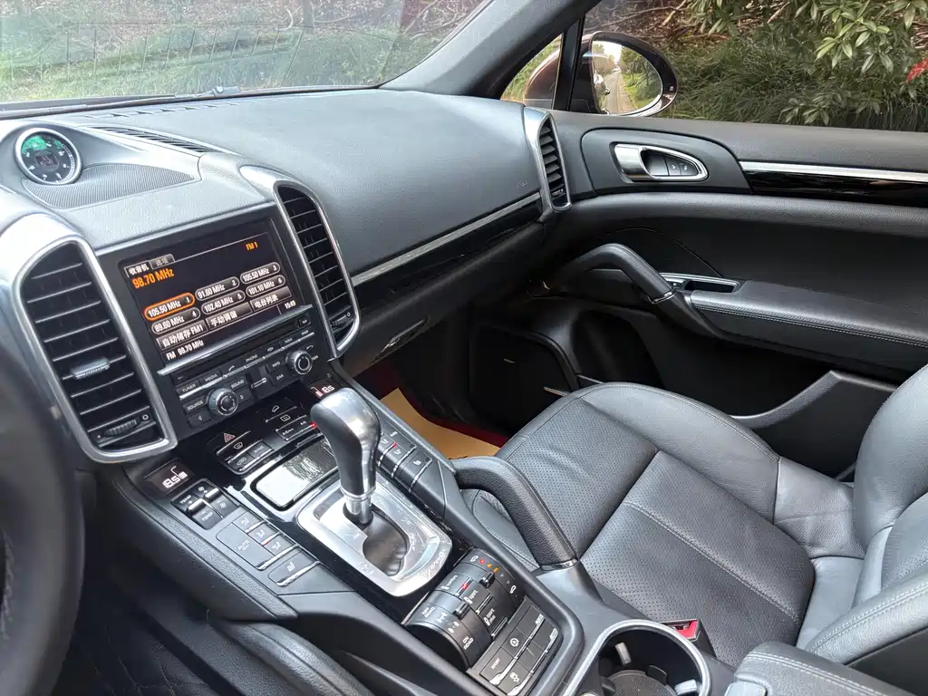 Porsche Cayenne — миниатюра 6