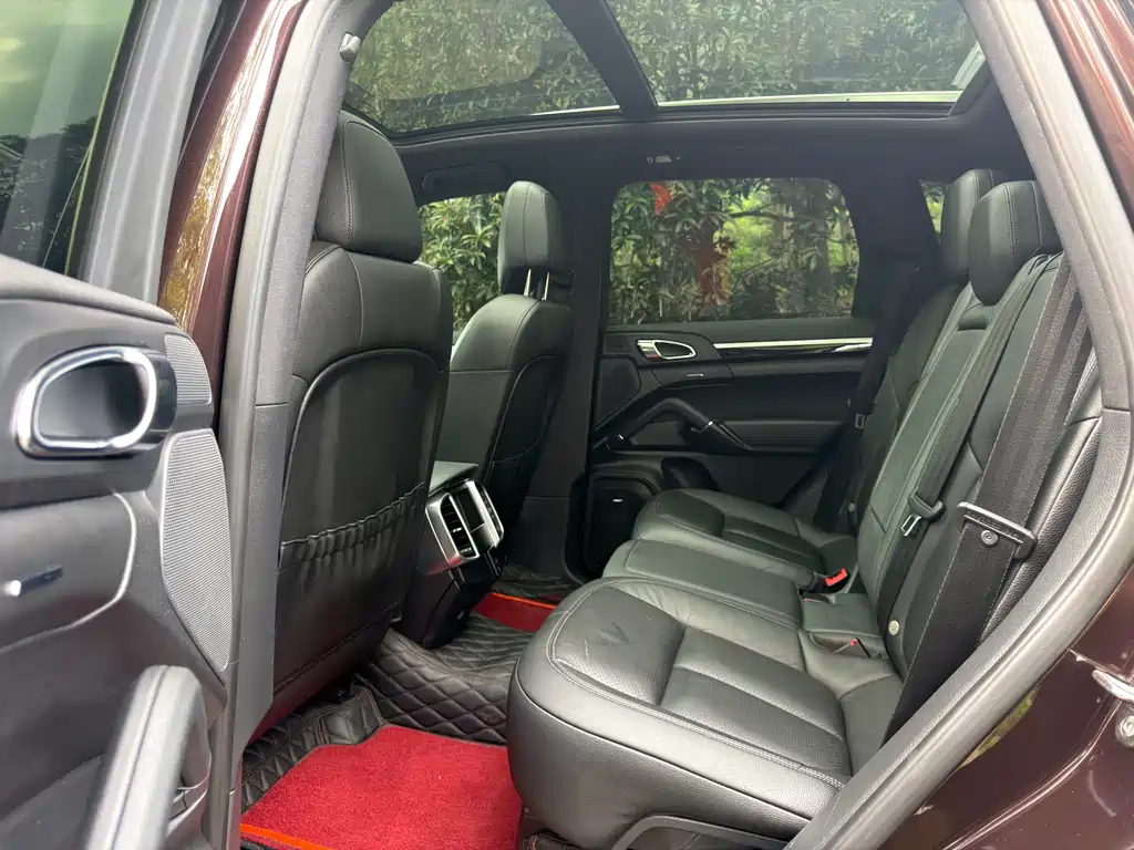 Porsche Cayenne — миниатюра 10