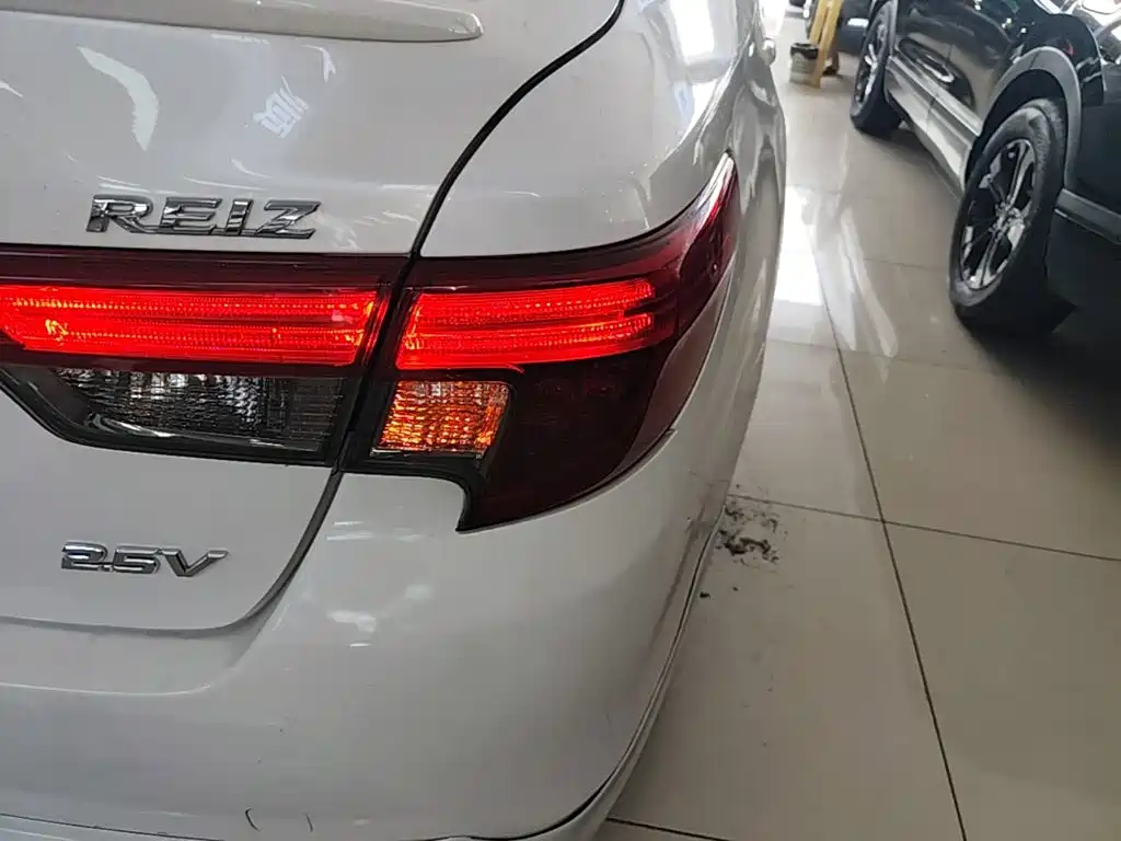 Toyota Reiz — миниатюра 8