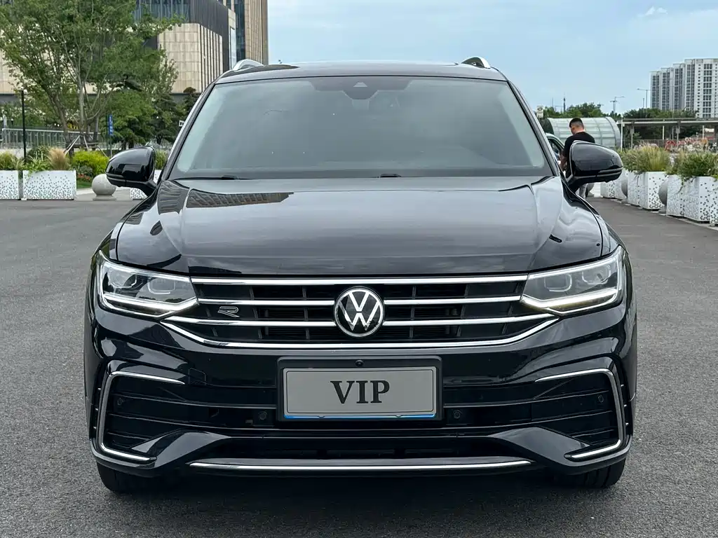 Volkswagen Tiguan L L 2023 330TSI AT R-Line