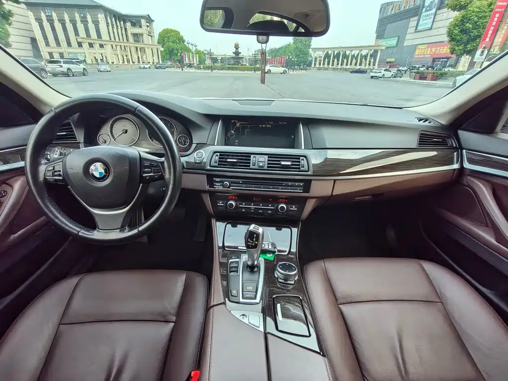 BMW 5 Series — миниатюра 16