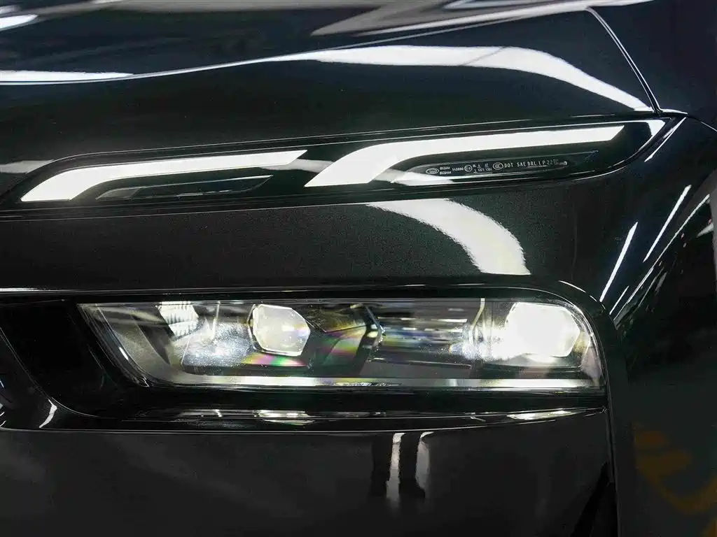 BMW 7 Series — миниатюра 12