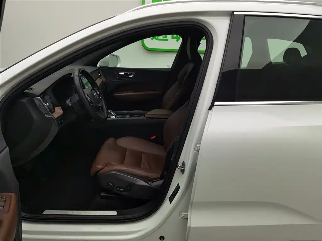 Volvo XC60 2022 B5 Luxury