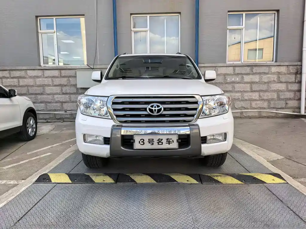 Toyota Land Cruiser 2011